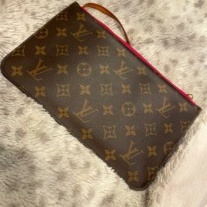 Louis Vuitton Neverfull MM Pochette with pink interior
